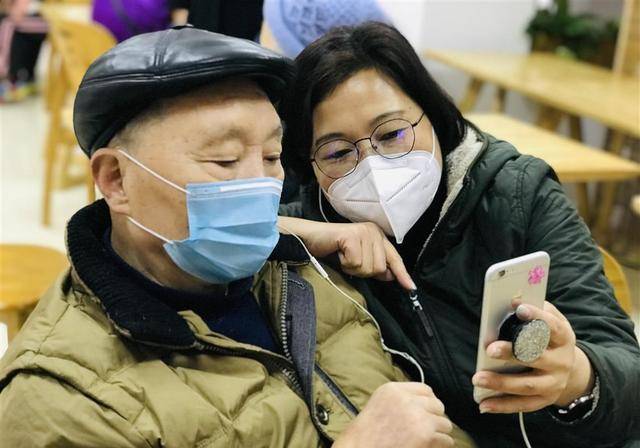 阅读赚钱软件苹果版
:微信也开始收费了，这3项功能不再免费，红包也包括在其中