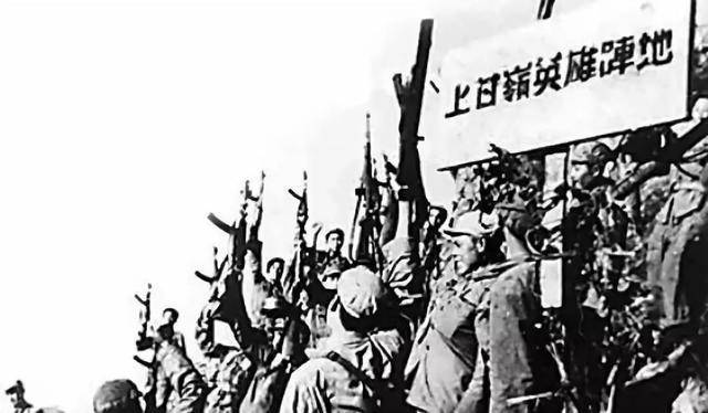 米钞多苹果版:上甘岭究竟有多惨烈？山头硬是被削低2米，送进一个苹果立二等功