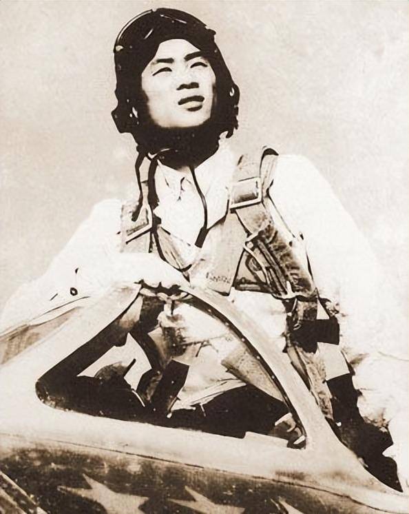 86年一清洁工获表彰上报纸，部队干部无意间看到：这不是老军长吗