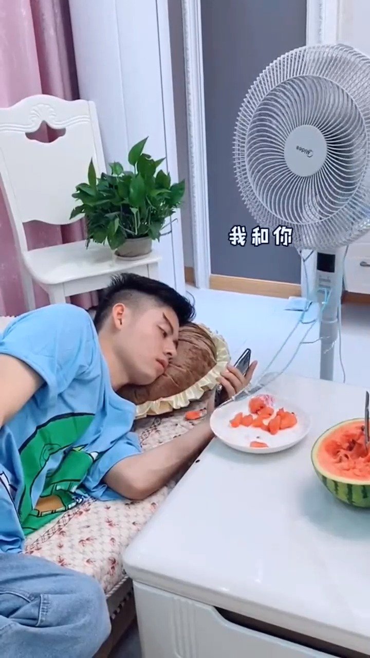 小舅子用手机看新闻手机是用来看新闻的吗